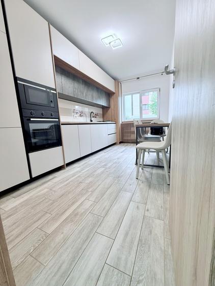 Apartament cu 2 camere decomandat în Tractorul