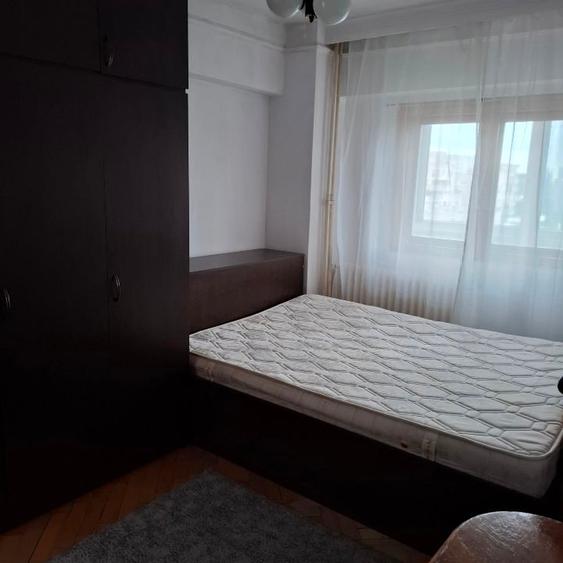 Apartament cu 3 camere decomandat, mobilat în Central