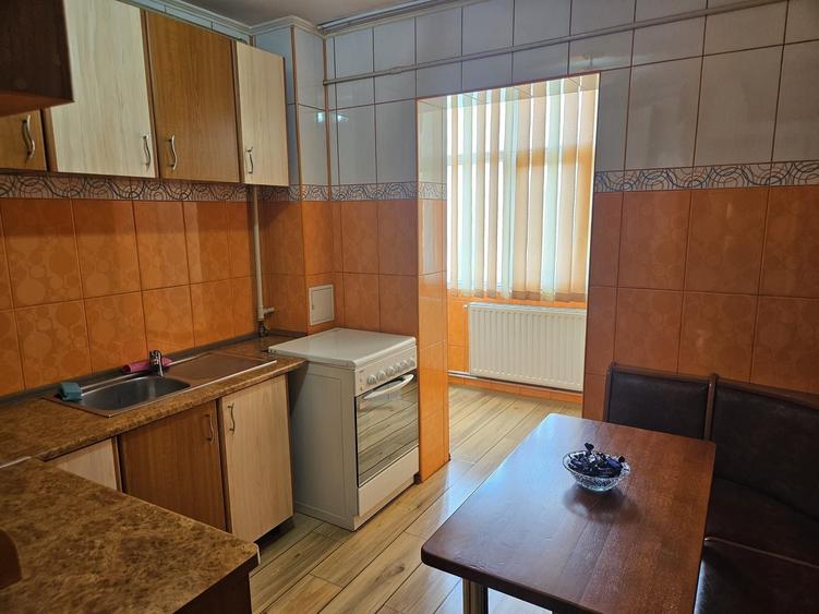 Apartament cu 3 camere decomandat în Popa Șapcă