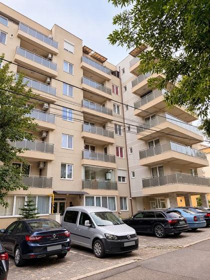 Apartament cu 3 camere decomandat în Nord