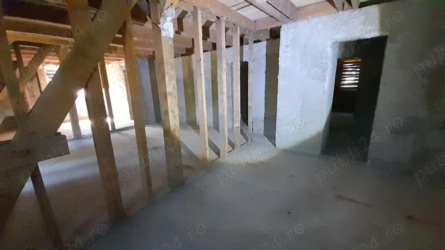 Casă cu 6 camere cu Teren 4950 Mp în Timișu de Sus