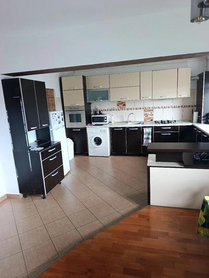 Apartament cu 4 camere decomandat în Calea Romanului