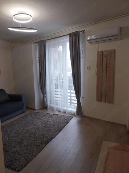 Apartament cu 2 camere semidecomandat, mobilat în Podul de Fier