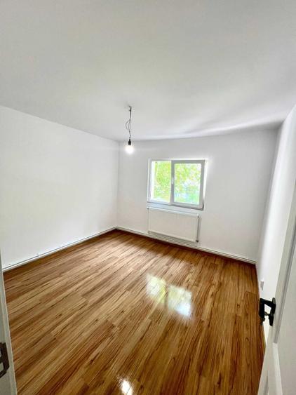 Apartament cu 4 camere decomandat în Dacia