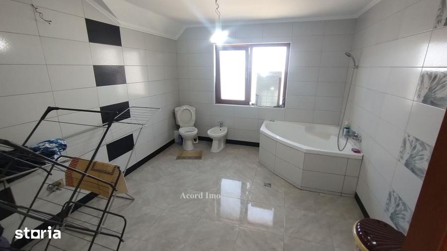 Casă cu 5 camere cu Teren 440 Mp în Valu lui Traian