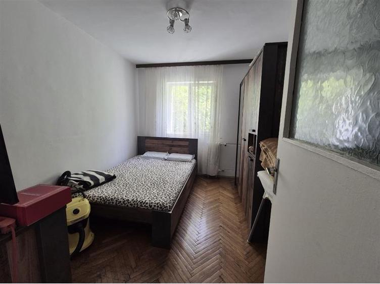 Apartament cu 3 camere semidecomandat, mobilat în Circumvalațiunii