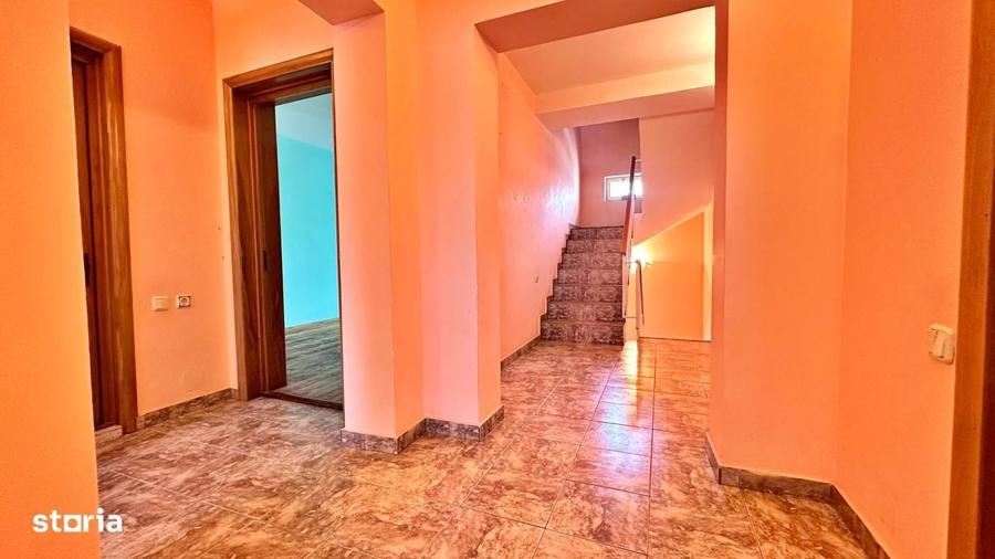 Casă cu 4 camere în Central