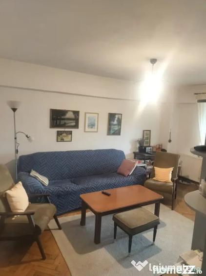 Apartament cu 3 camere decomandat în Sărari