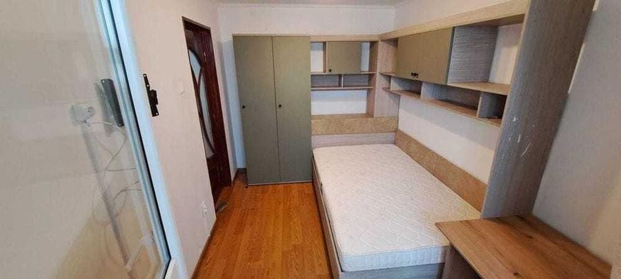 Apartament cu 3 camere semidecomandat în Viziru 1