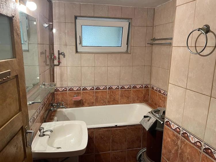 Casă cu 3 camere cu Teren 900 Mp în Central