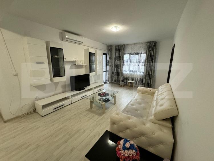 Apartament cu 3 camere semidecomandat, mobilat în Exterior Est