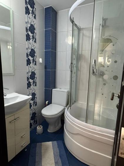 Vând Apartament cu 3 camere, decomandat, et. 3, 68 mp + acces la 100 mp - 3