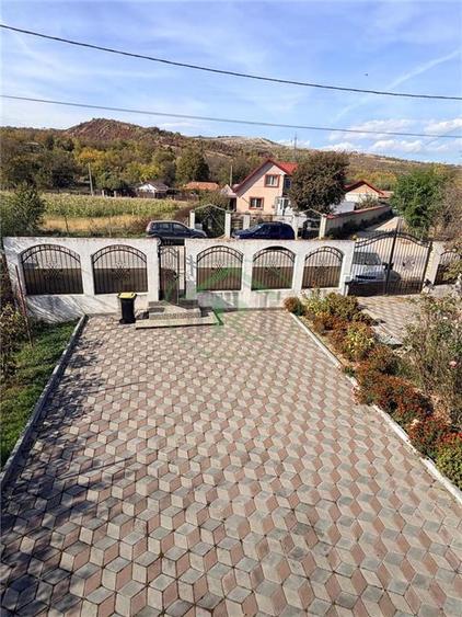 Casă cu 4 camere cu Teren 650 Mp în Pârscov