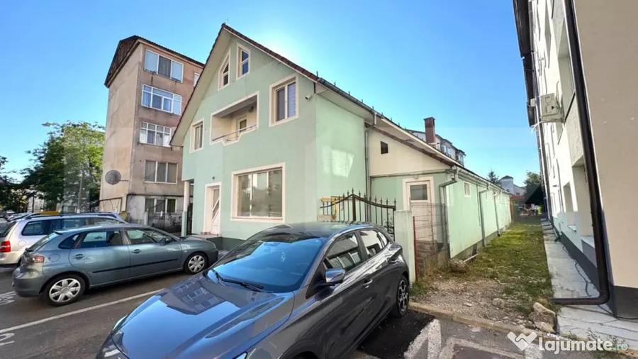 Casă cu 2 camere cu Teren 550 Mp în Central