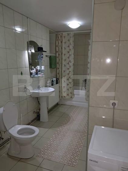 Casă individuală cu 6 camere cu Canalizare în Variaș