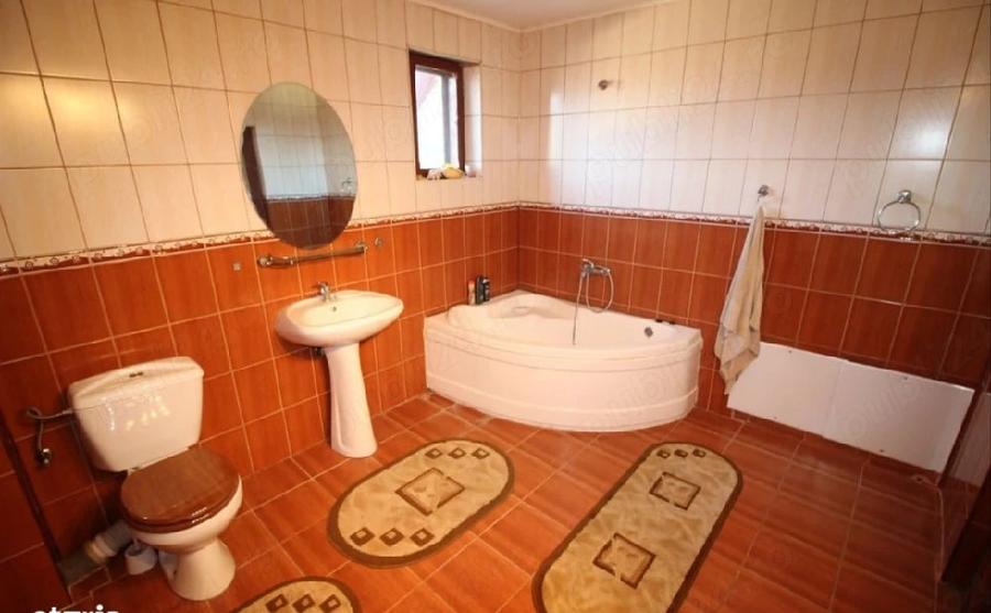 Casă cu 3 camere cu Teren 1566 Mp în Central