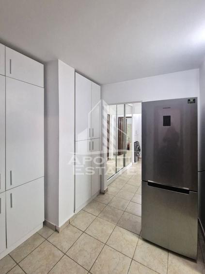 Apartament cu 3 camere decomandat, mobilat în Lipovei