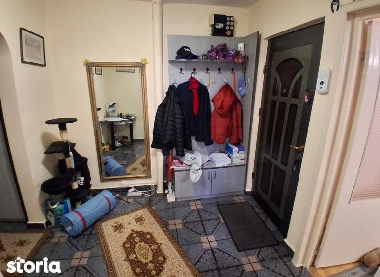 Apartament cu 3 camere decomandat, mobilat în Canta
