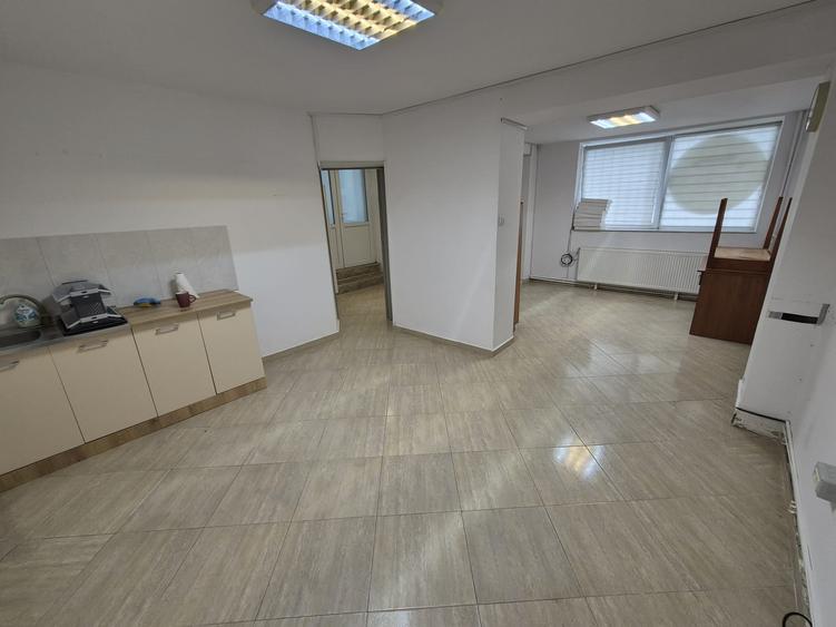 Birou, de 42 mp, în Capitol