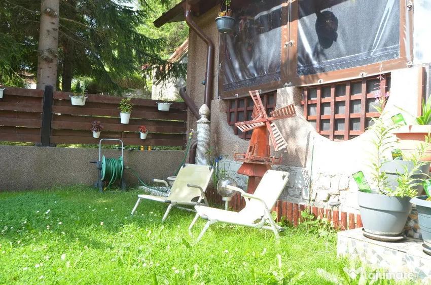 Casă cu 8 camere cu Teren 500 Mp în Central