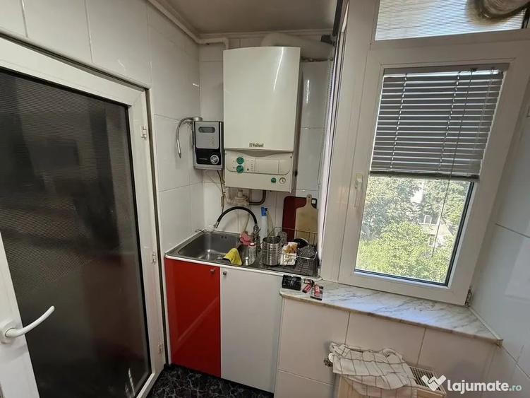 Apartament cu 4 camere decomandat în Central