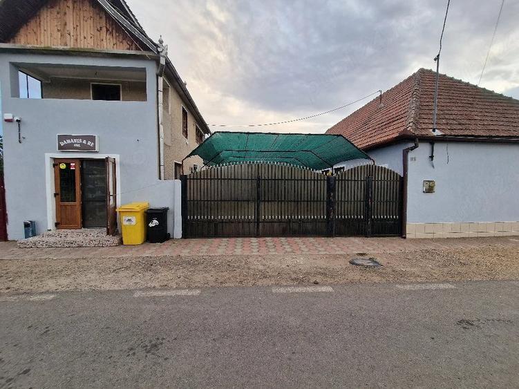 Casă cu Teren 950 Mp în Cărpiniș