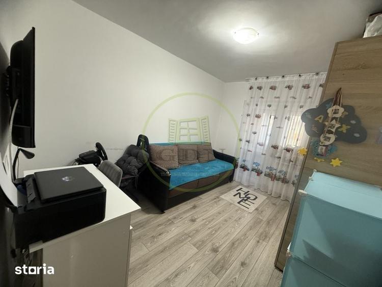 Apartament cu 3 camere decomandat în Craiovița Nouă