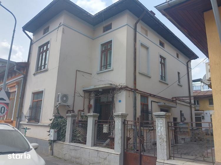 Casă cu 3 camere cu Teren 82 Mp în Gara de Nord