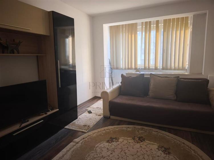 Apartament cu 3 camere decomandat în Torontalului