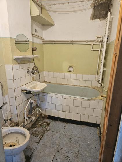 Apartament 2 camere zona Stefan Luchian , etaj 3 cu sarpanta ,decomandat - 3