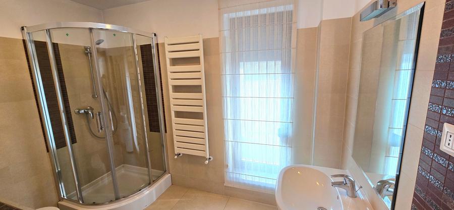 Casă individuală cu 6 camere cu Canalizare în Bucium