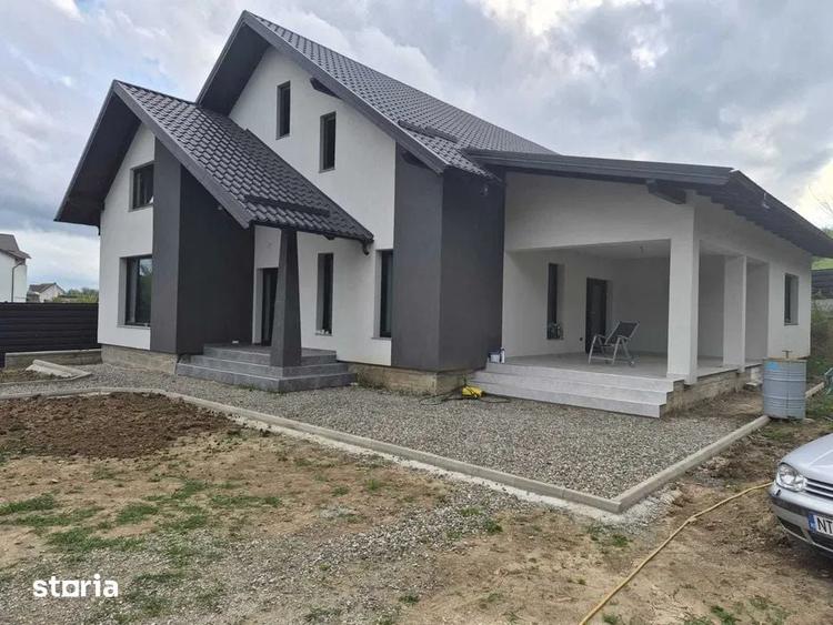 Casă cu 5 camere cu Teren 900 Mp în Central