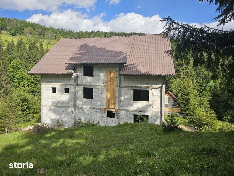 Casă cu Teren 2075 Mp în Arieșeni