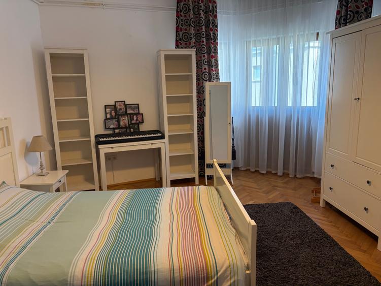 Apartament cu 3 camere semidecomandat în Cotroceni