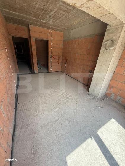 Apartament 3 camere, 2 bai, decomandat, etaj intermediar, zona Tractor - 1