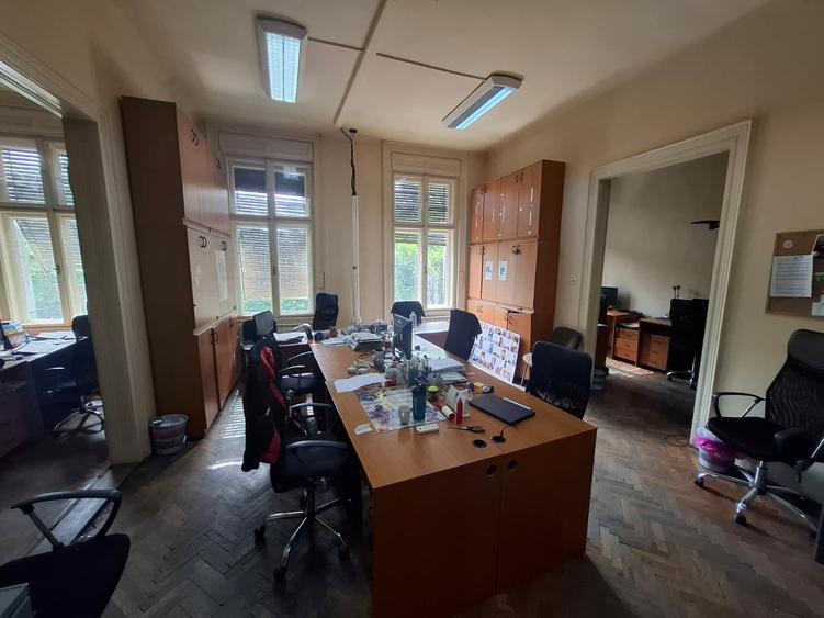 Apartament cu 4 camere semidecomandat în Ultracentral