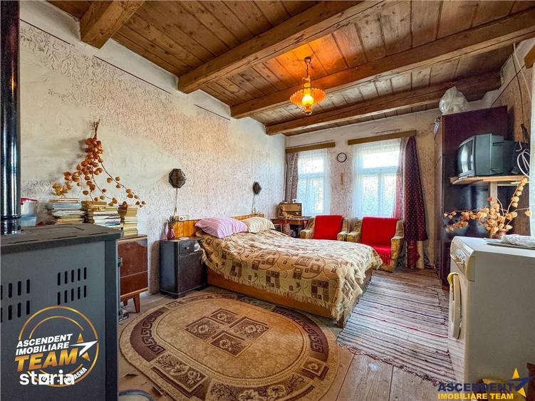 Casă cu 2 camere cu Teren 2989 Mp în Zagon