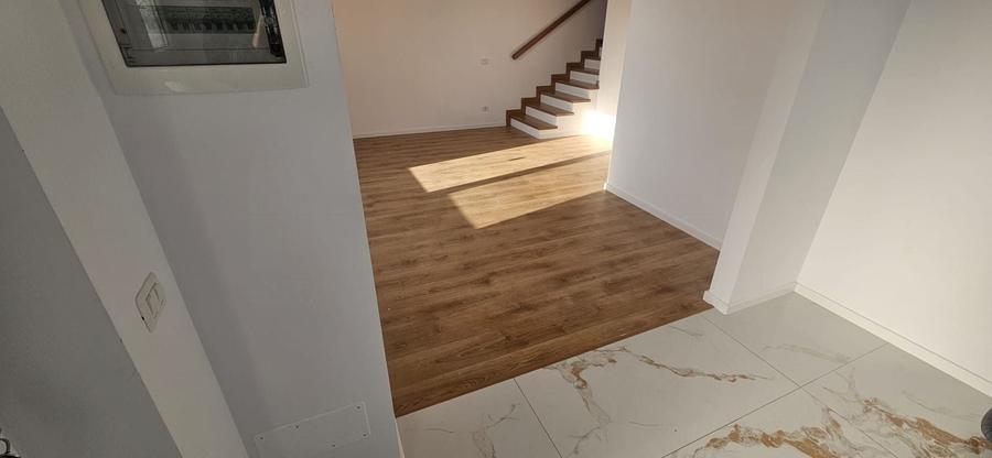 Duplex cu 4 camere cu Canalizare în Ipotești