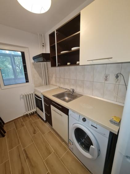 Garsonieră decomandată, mobilată în Tineretului