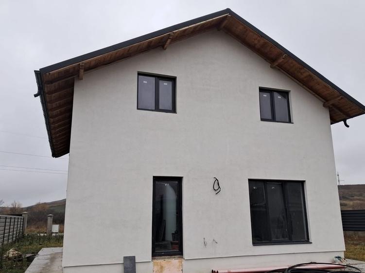 Casă cu 4 camere în Central