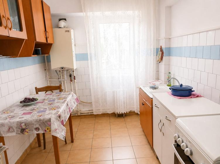 Apartament cu 2 camere decomandat, mobilat în Podul de Fier