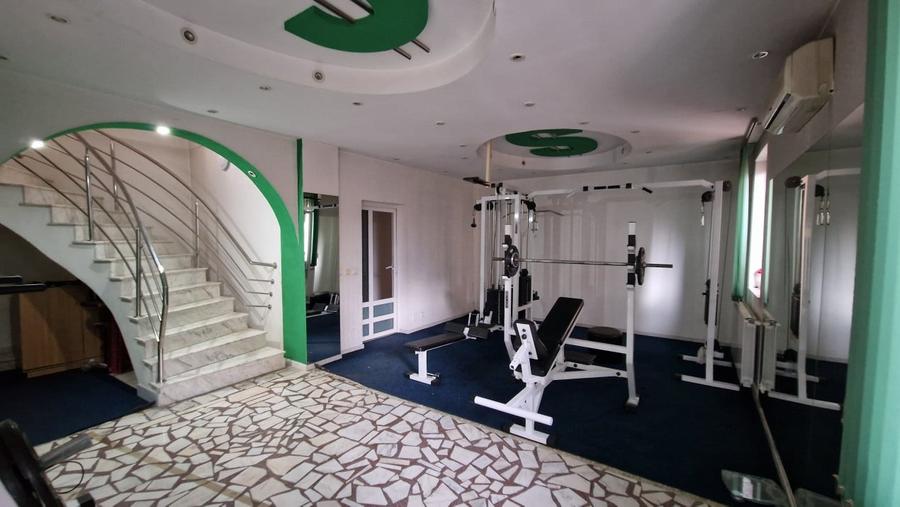 Casă individuală cu 7 camere cu Piscina în Sălaj