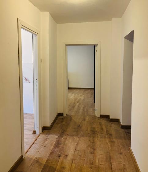 Apartament cu 3 camere în P-ța Unirii
