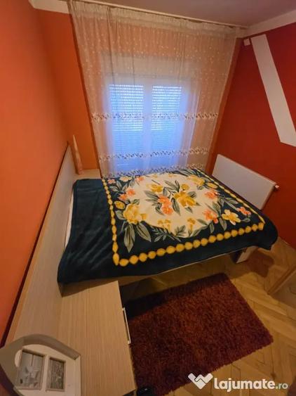 Apartament cu 3 camere semidecomandat în Micro 16