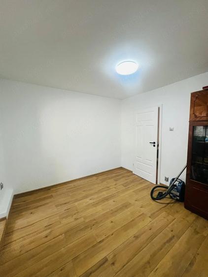 Apartament cu 4 camere decomandat în Tineretului