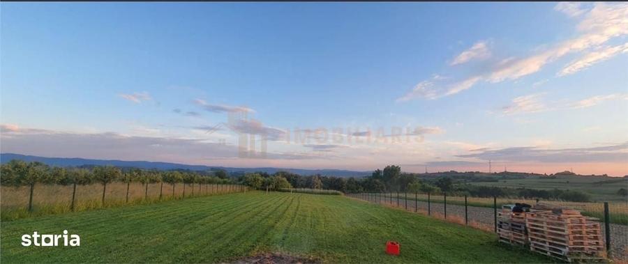 Teren de 1600 mp, în Groși