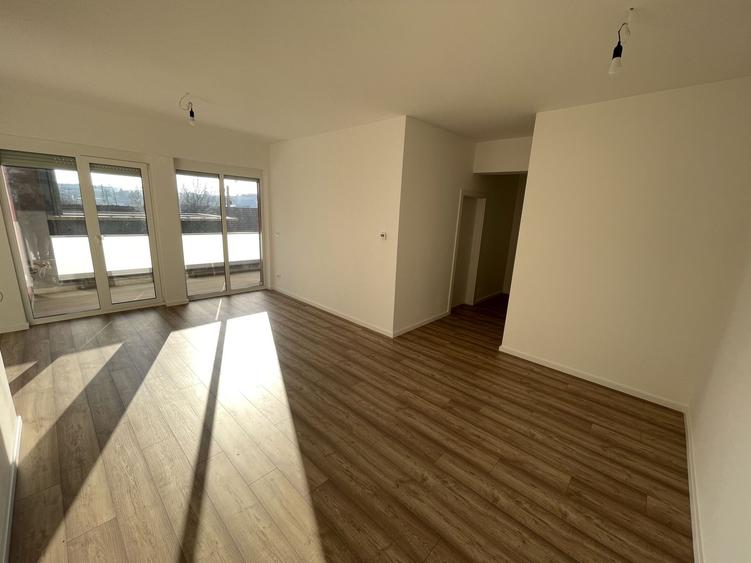 Apartament cu 3 camere decomandat în Aradului