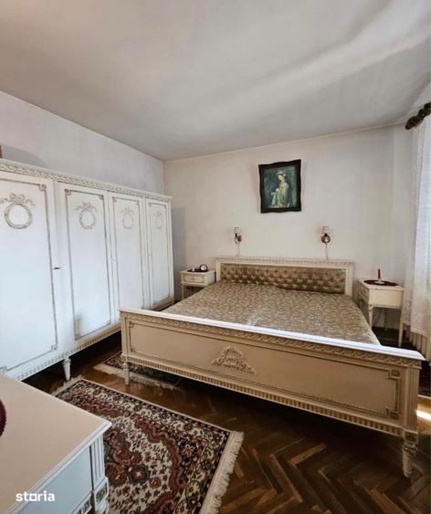 Apartament cu 4 camere decomandat în Central