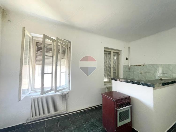 Casa cu 3 camere de vanzare in zona centrala comison 0% + garaj - 12