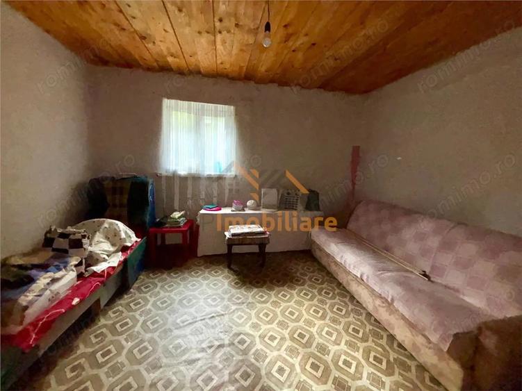 Casă cu 2 camere cu Teren 4000 Mp în Dernișoara